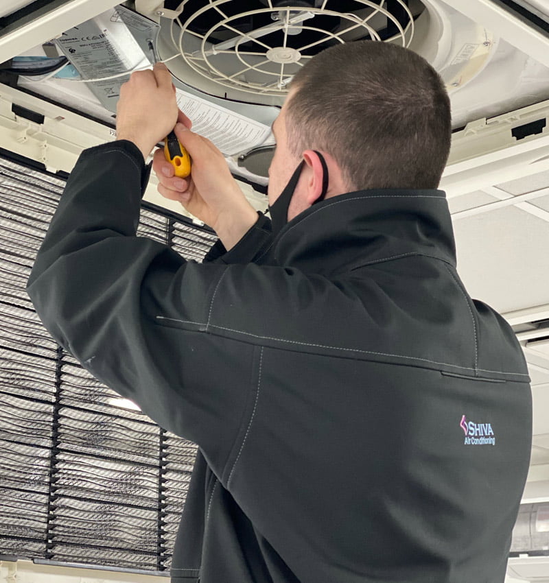 guy-fixing-air-con-about